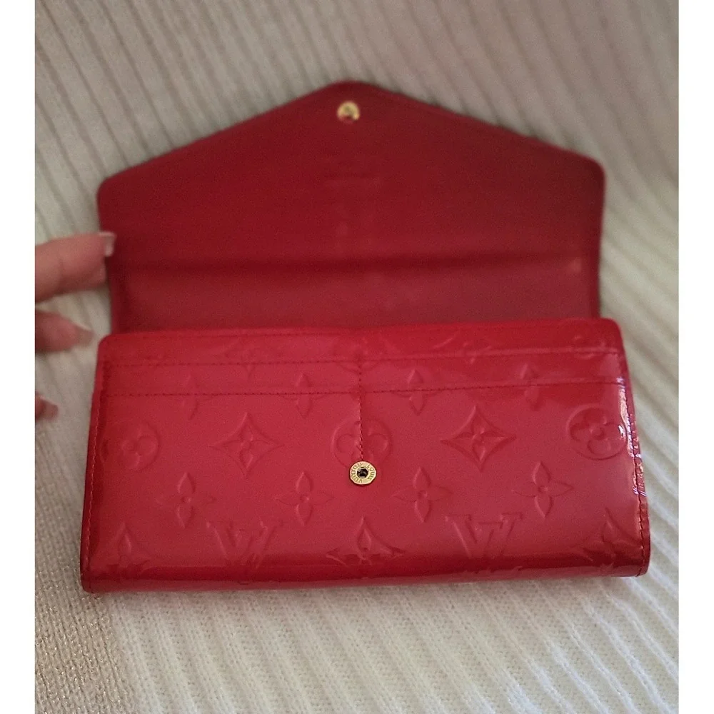 Louis Vuitton Sarah Wallet Monogram Vernis‎ Red Patent Leather Crossbody Chain
